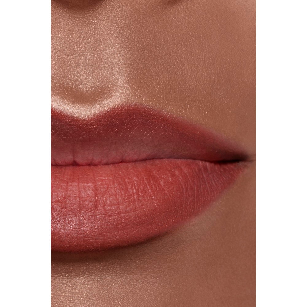 L&Aacute;PIZ CONTORNO DE LABIOS DE PRECISI&Oacute;N